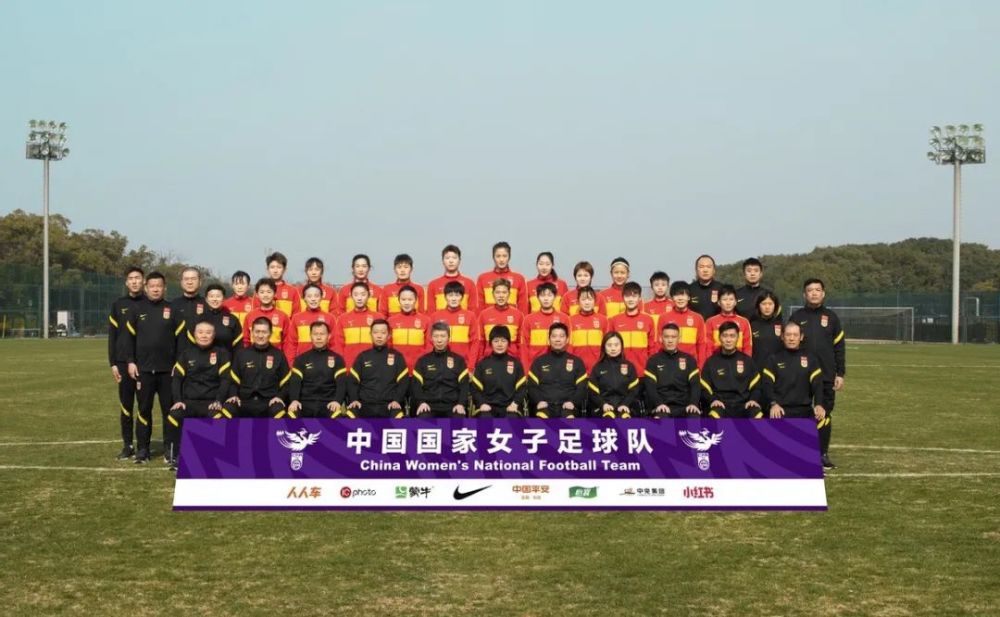 据了解，参与观影会的会员不仅可以获得限量款联名商品，还可以享受线下购物的会员增值权益，包括定制商品、独家会员专属折扣、免费电影票、影迷专属购物券等